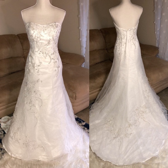 OLEG CASSINI Ivory CES409 Wedding Dress - Picture 3 of 15